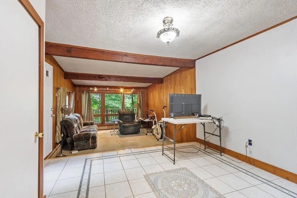 55 Main St, West Newbury, MA 01985