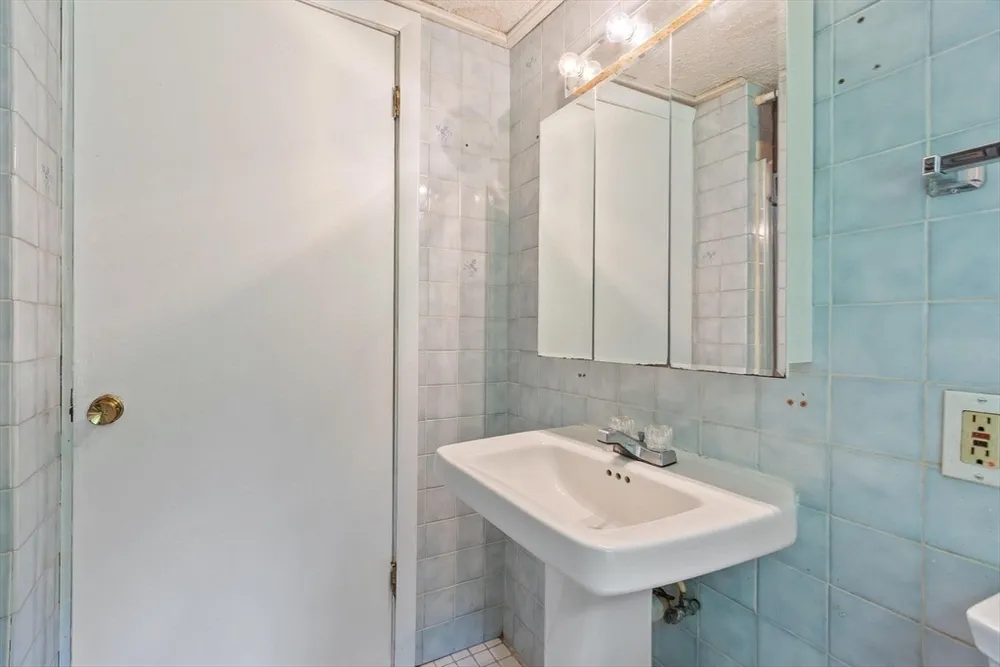 55 Main St, West Newbury, MA 01985