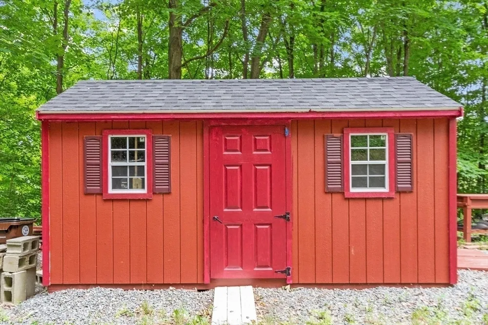 55 Main St, West Newbury, MA 01985
