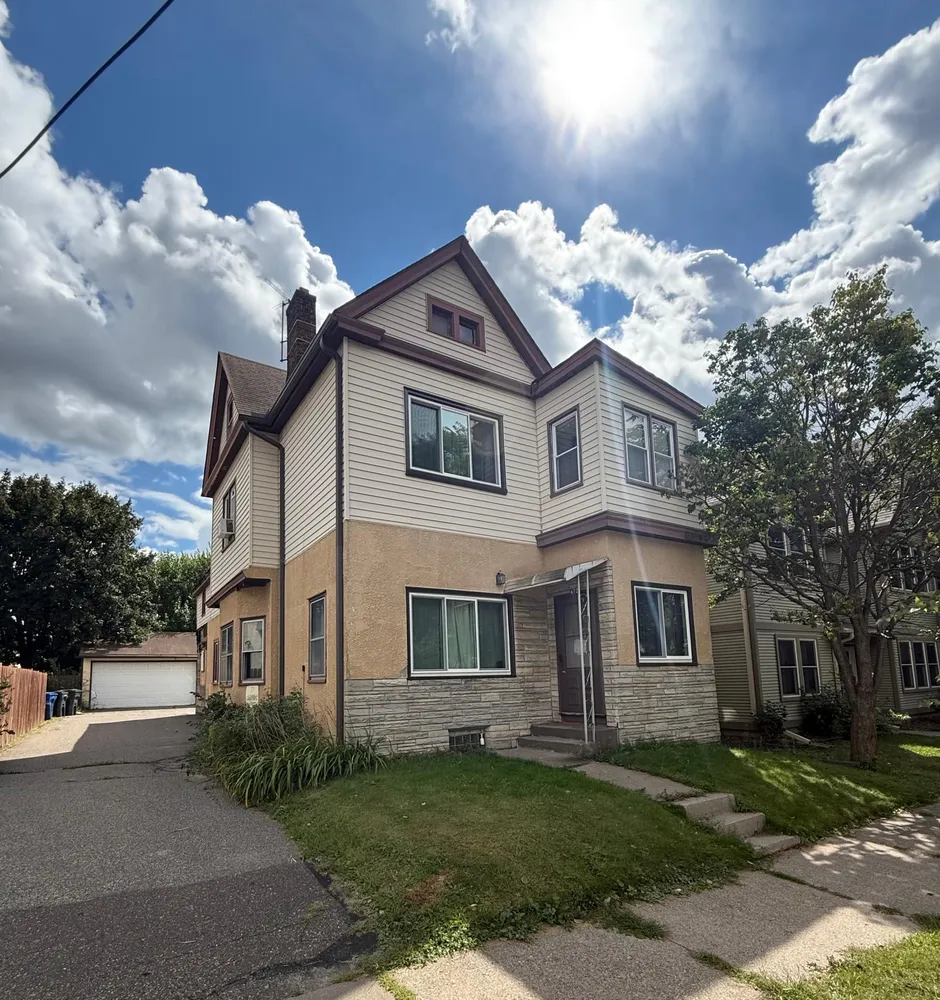 672 Surrey Ave, St Paul, MN 55106-6210
