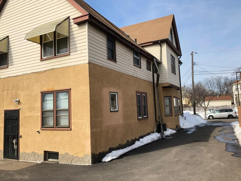672 Surrey Ave, St Paul, MN 55106-6210