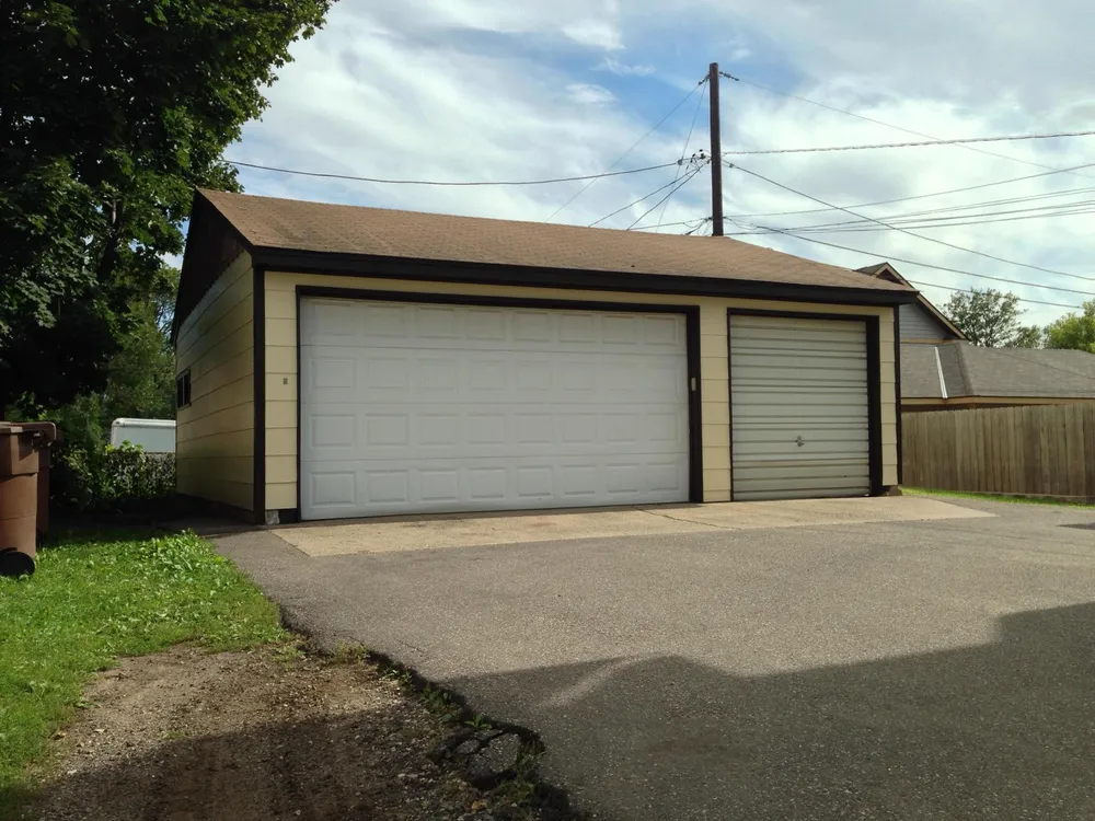 672 Surrey Ave, St Paul, MN 55106-6210