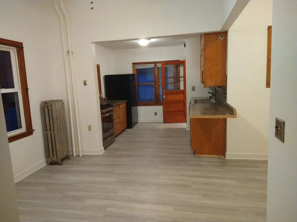 672 Surrey Ave, St Paul, MN 55106-6210