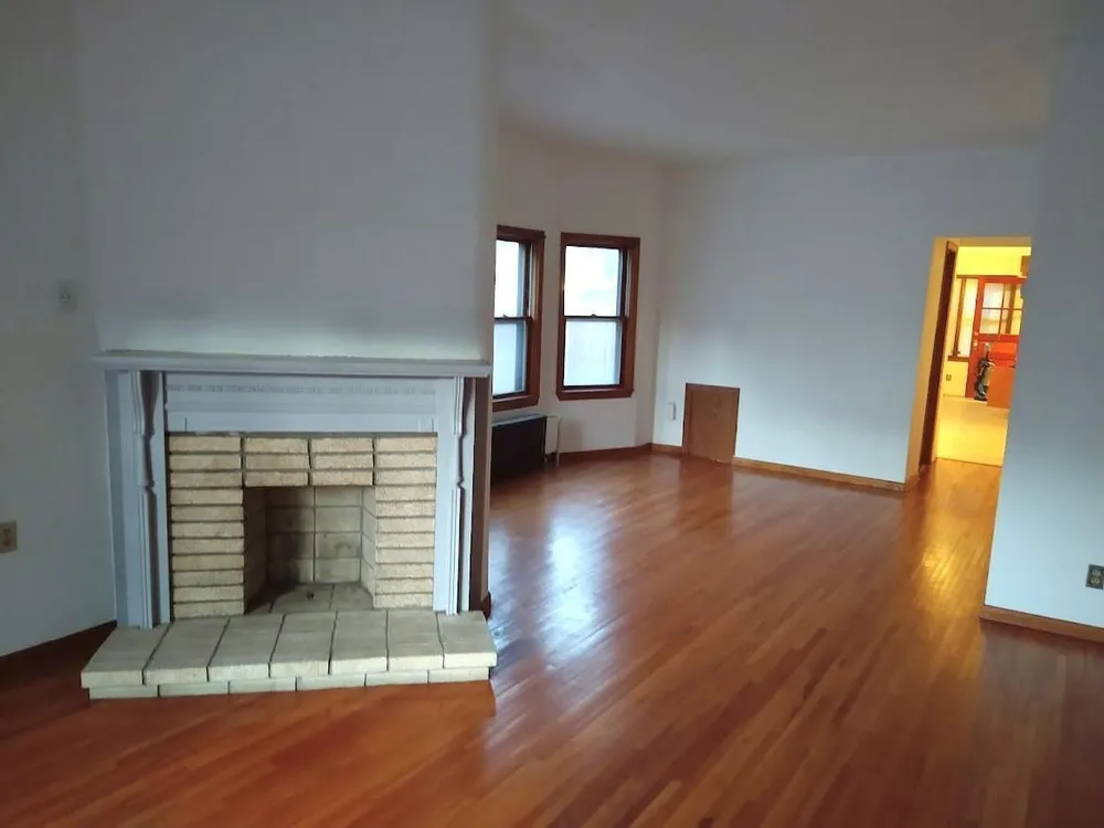 672 Surrey Ave, St Paul, MN 55106-6210