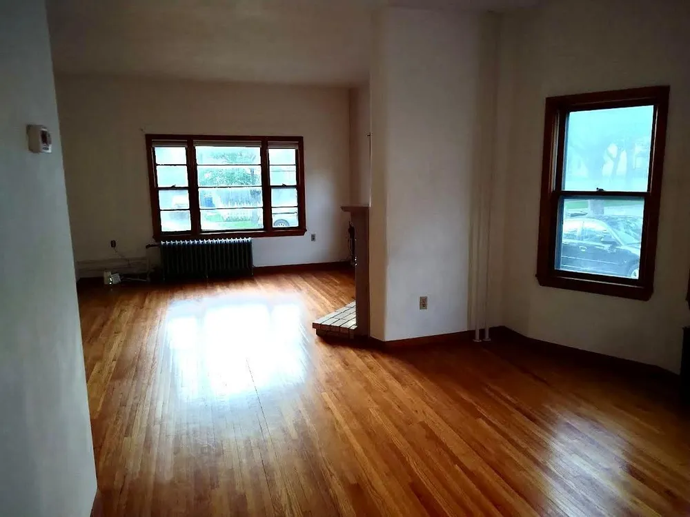 672 Surrey Ave, St Paul, MN 55106-6210