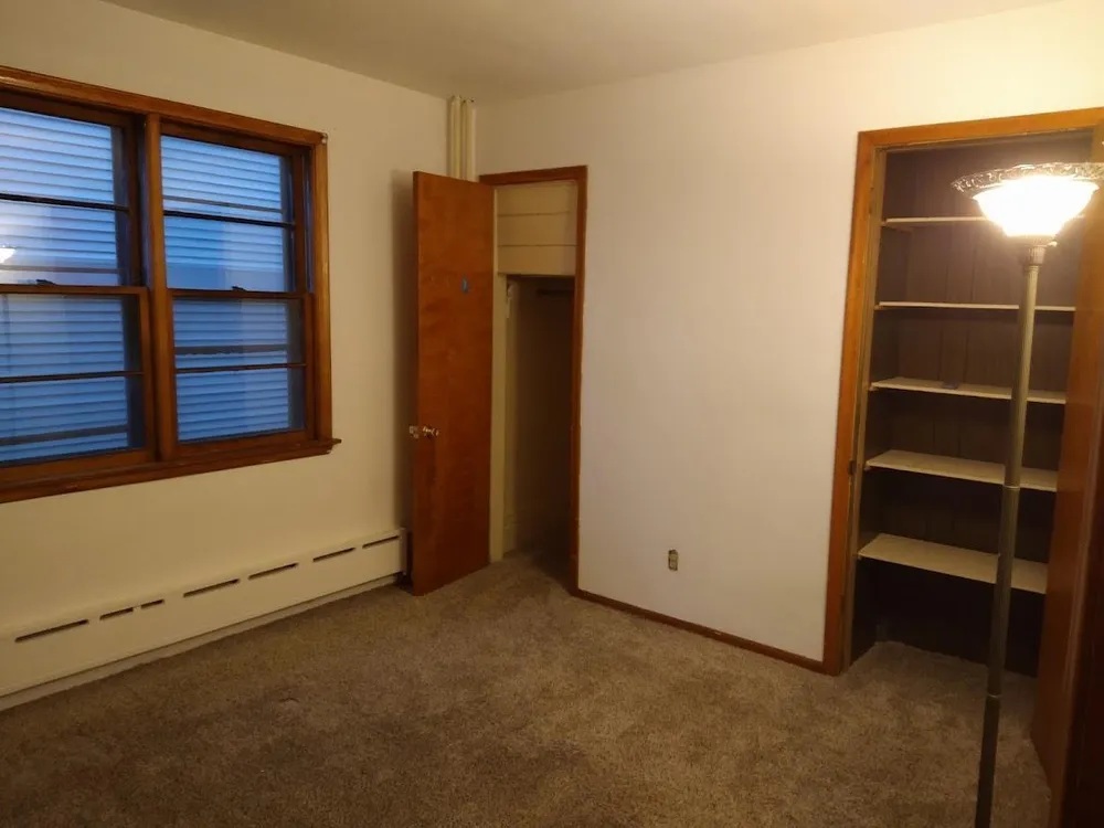 672 Surrey Ave, St Paul, MN 55106-6210
