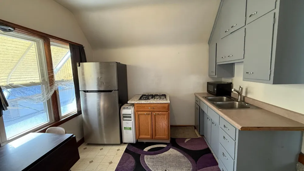 672 Surrey Ave, St Paul, MN 55106-6210