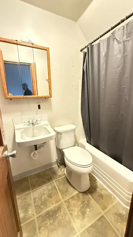 672 Surrey Ave, St Paul, MN 55106-6210