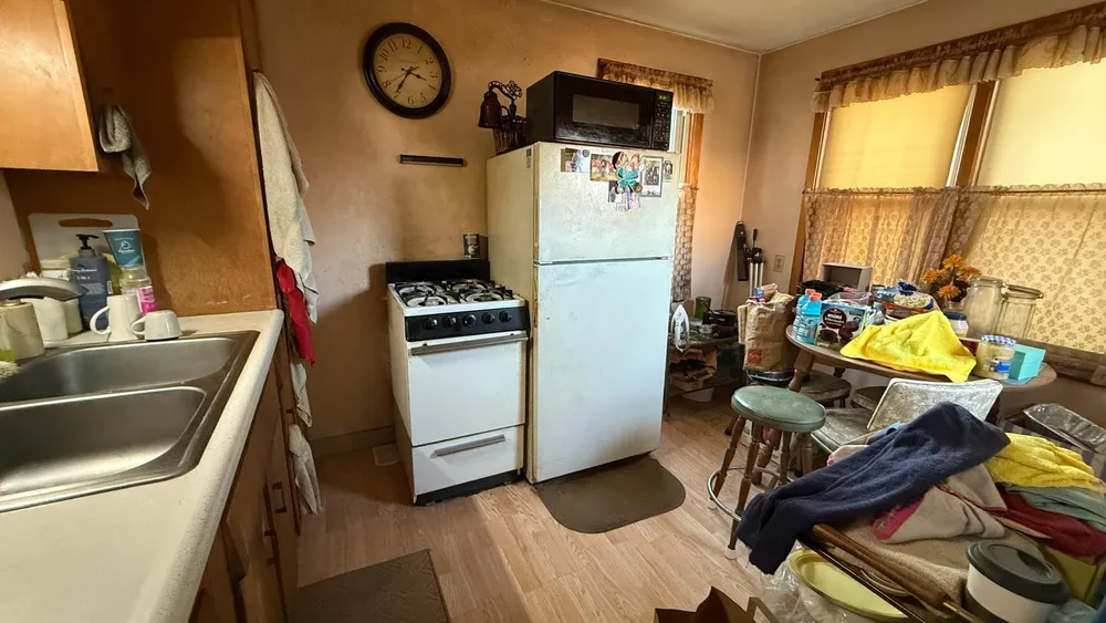 672 Surrey Ave, St Paul, MN 55106-6210