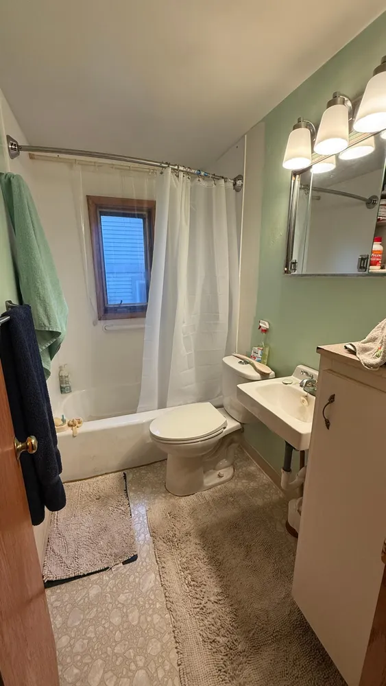 672 Surrey Ave, St Paul, MN 55106-6210