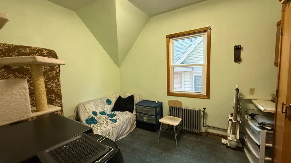672 Surrey Ave, St Paul, MN 55106-6210