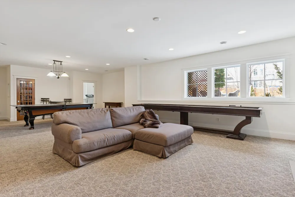 20575 Summerville Rd, Deephaven, MN 55331