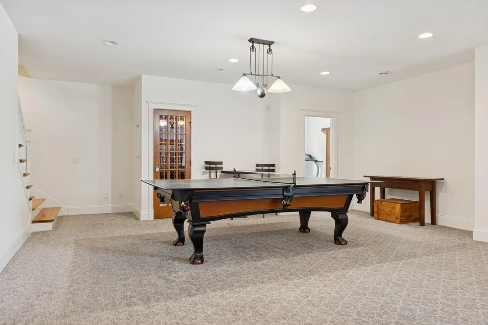 20575 Summerville Rd, Deephaven, MN 55331
