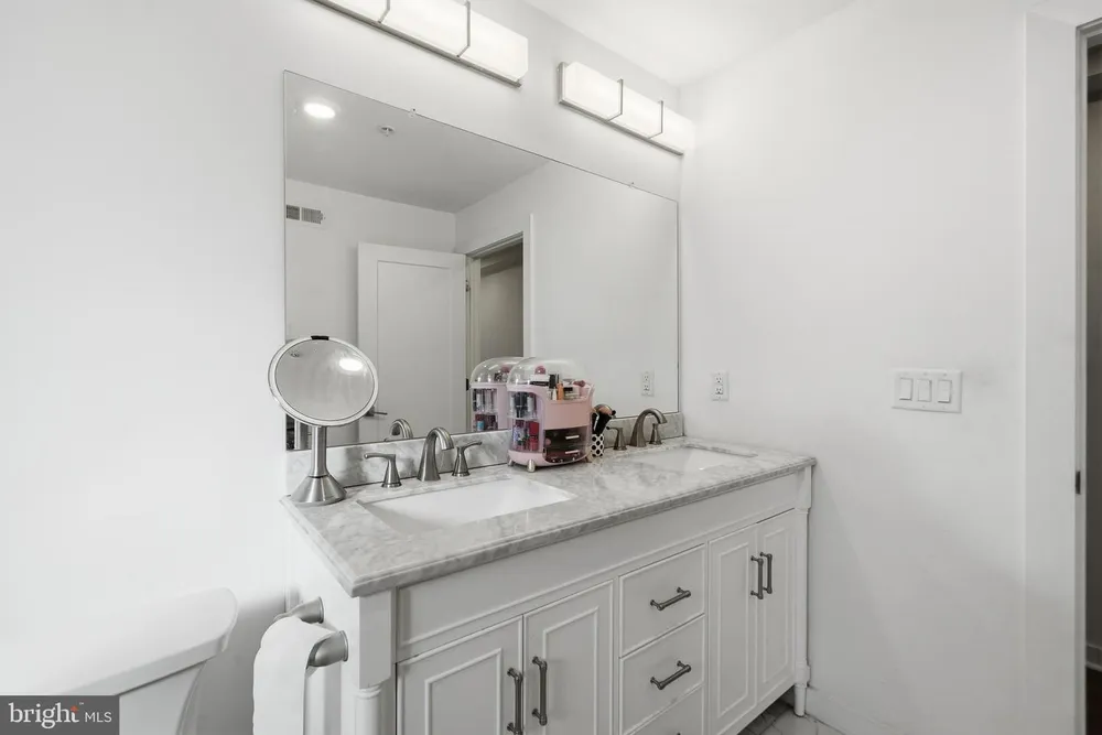 1951 Cambridge St, Philadelphia, PA 19130-1507
