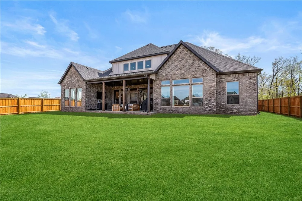 W Migration Way, Bentonville, AR 72713