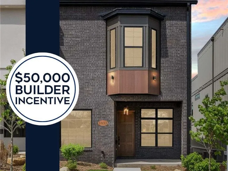 1033 NW A St, Bentonville, AR 72712