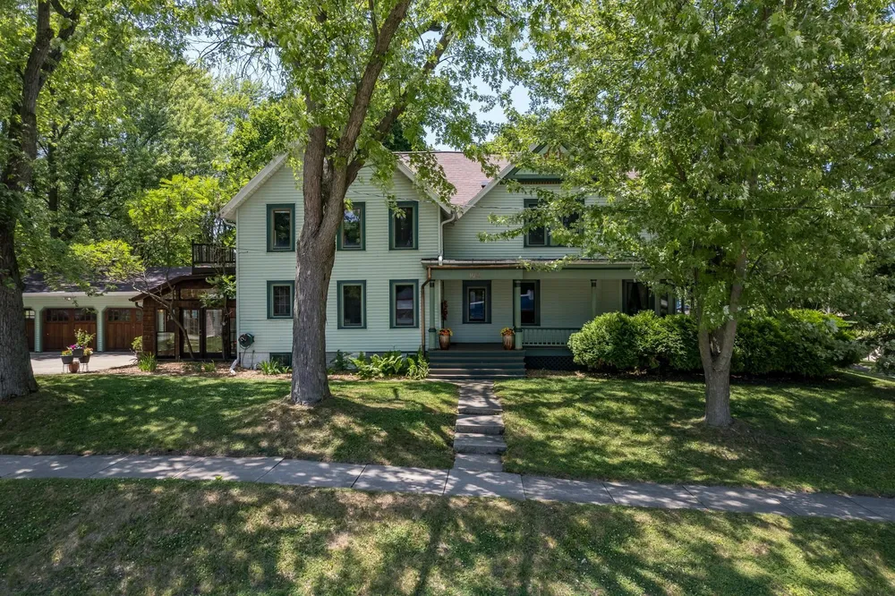 1001 S Lawe St, Appleton, WI 54915