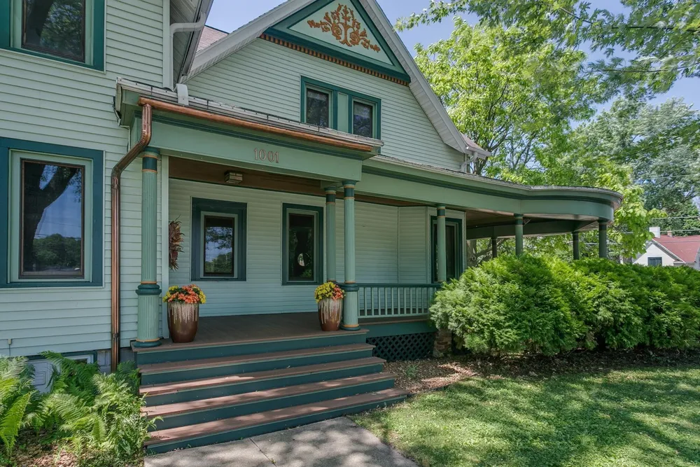 1001 S Lawe St, Appleton, WI 54915