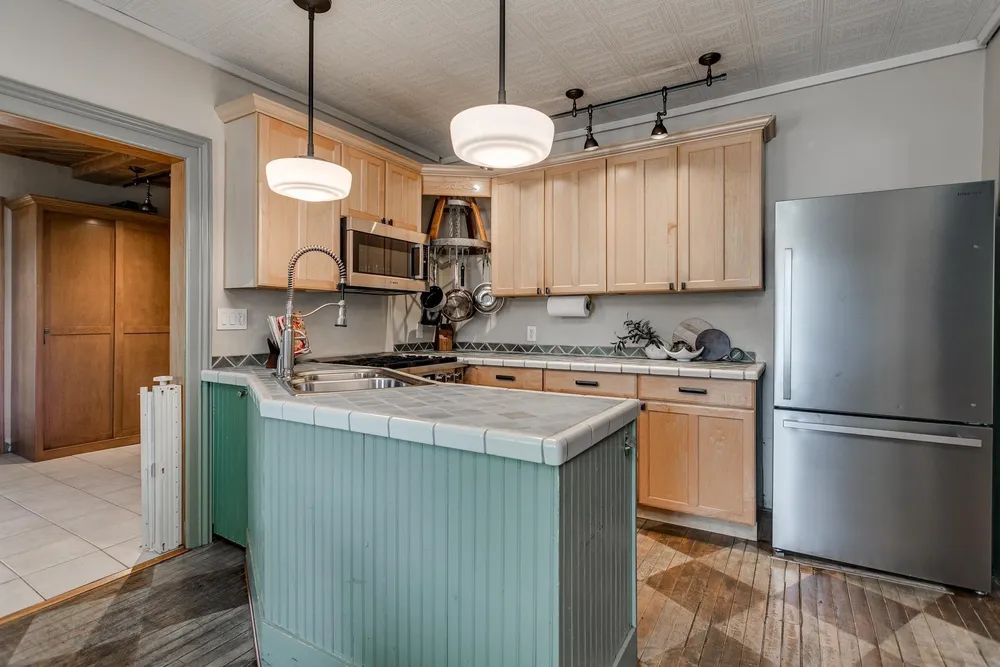 1001 S Lawe St, Appleton, WI 54915