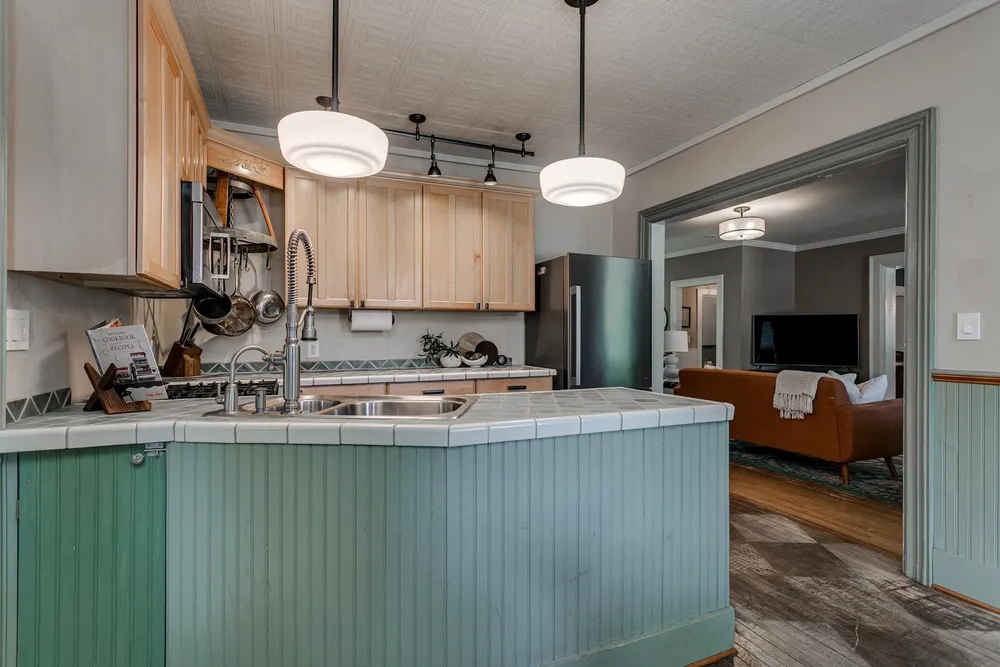 1001 S Lawe St, Appleton, WI 54915