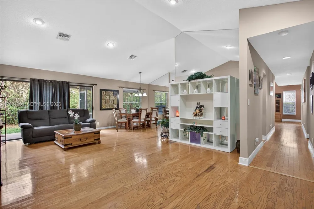 5115 NW 51st Ave, Coconut Creek, FL 33073