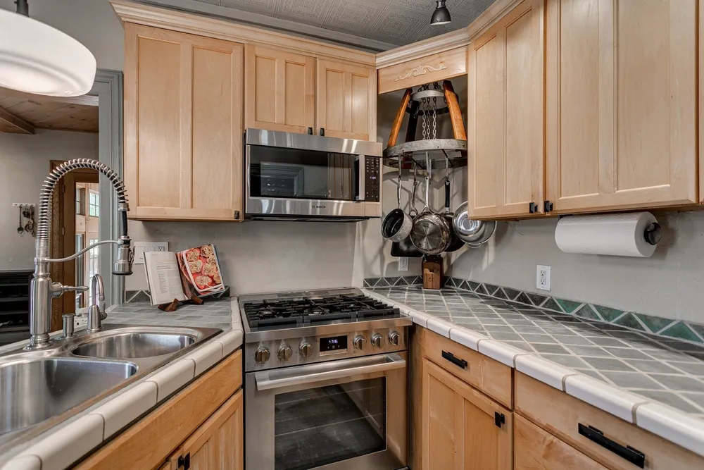 1001 S Lawe St, Appleton, WI 54915