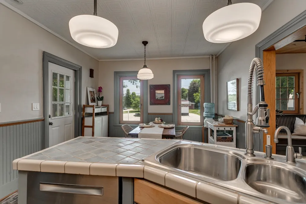 1001 S Lawe St, Appleton, WI 54915