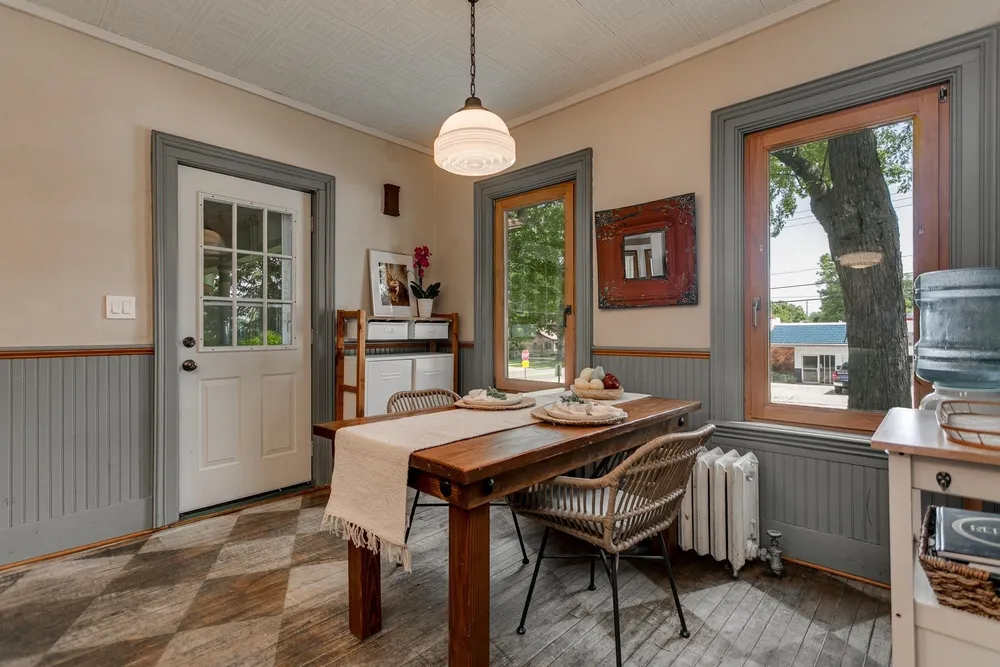 1001 S Lawe St, Appleton, WI 54915