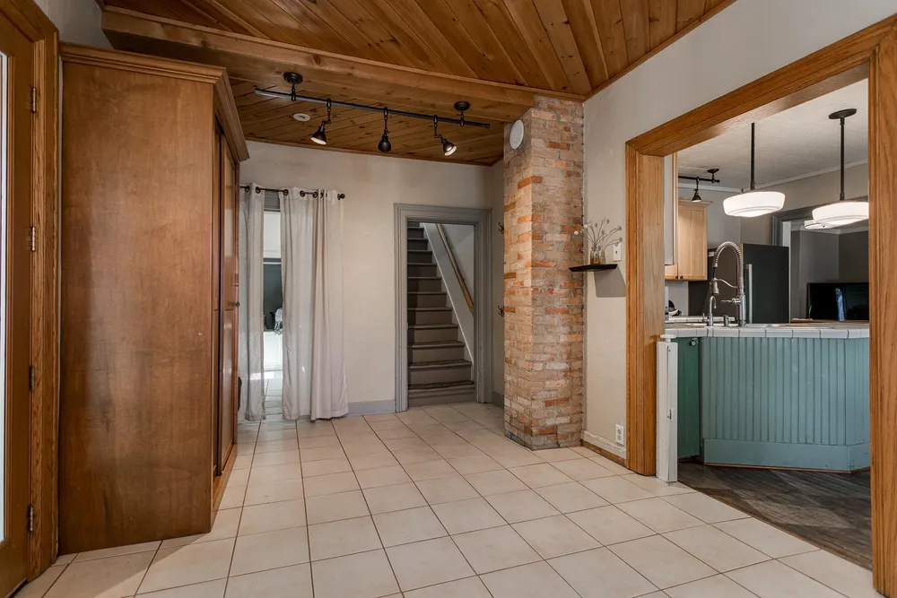 1001 S Lawe St, Appleton, WI 54915