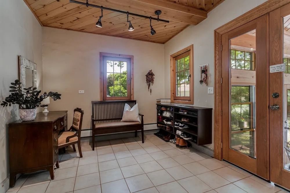 1001 S Lawe St, Appleton, WI 54915