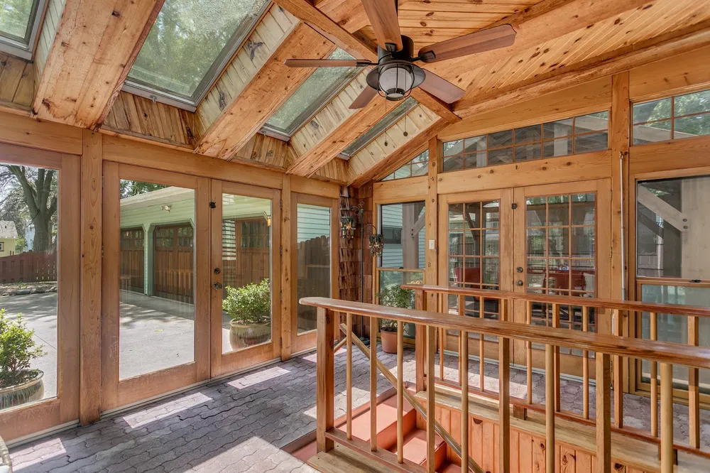 1001 S Lawe St, Appleton, WI 54915