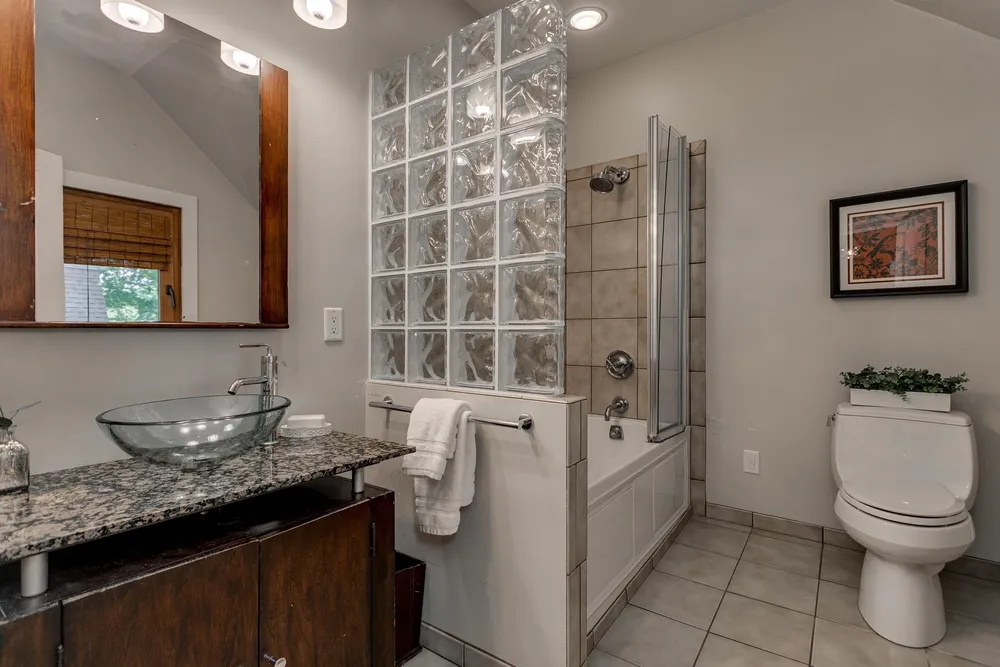 1001 S Lawe St, Appleton, WI 54915