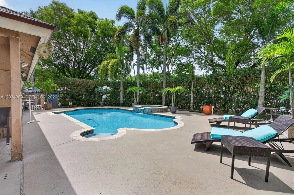 5115 NW 51st Ave, Coconut Creek, FL 33073