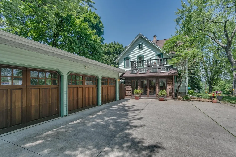 1001 S Lawe St, Appleton, WI 54915