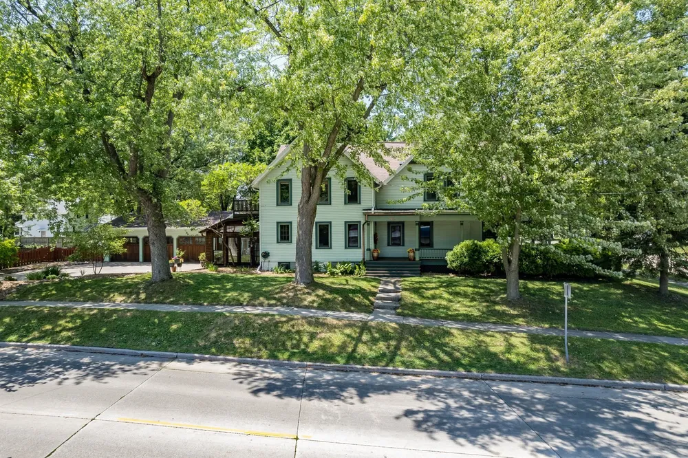 1001 S Lawe St, Appleton, WI 54915