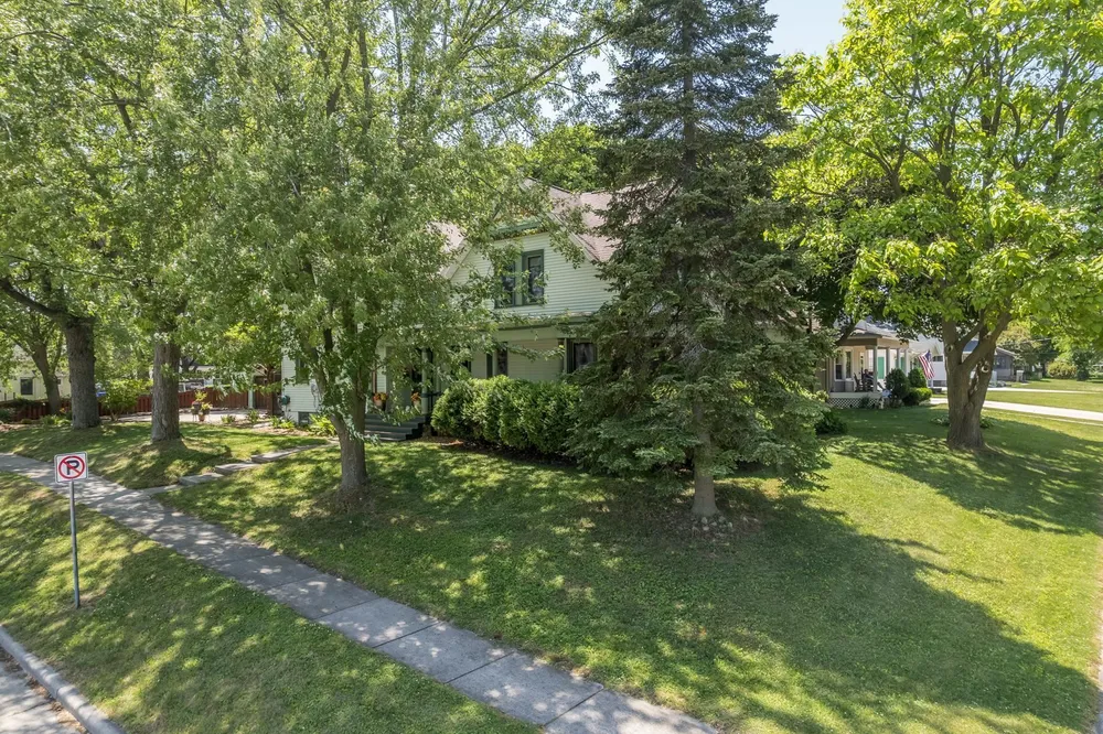 1001 S Lawe St, Appleton, WI 54915