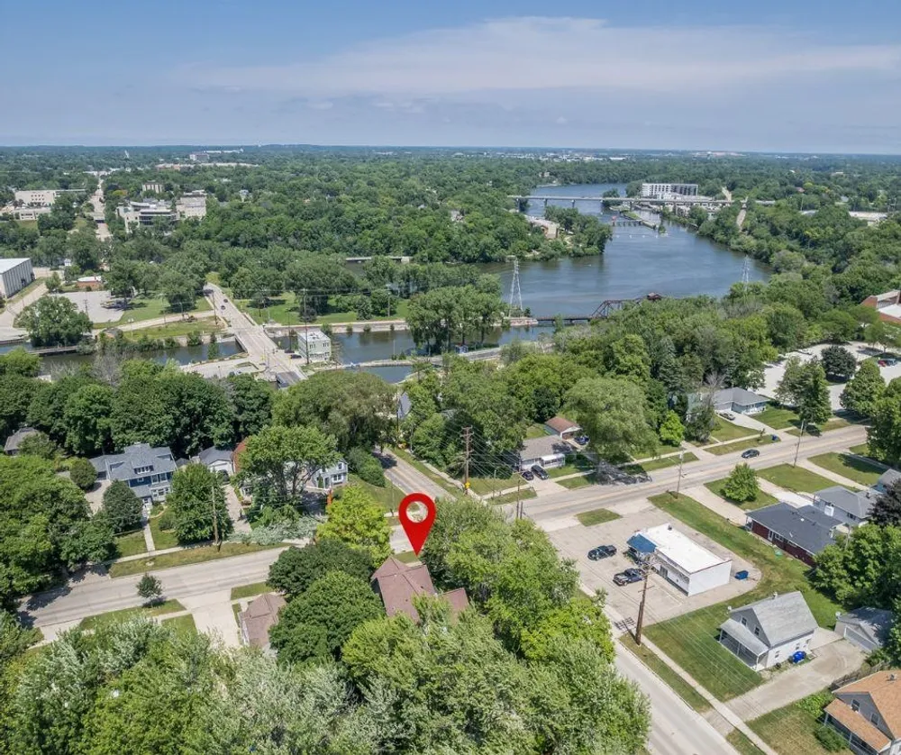 1001 S Lawe St, Appleton, WI 54915