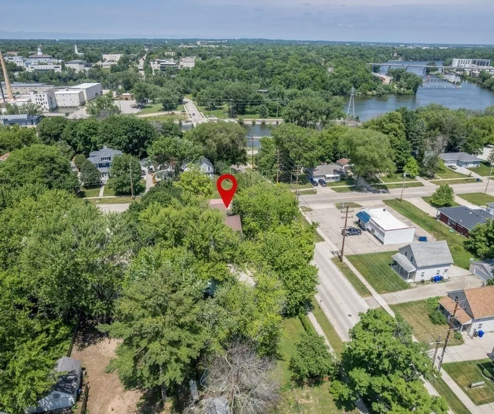 1001 S Lawe St, Appleton, WI 54915