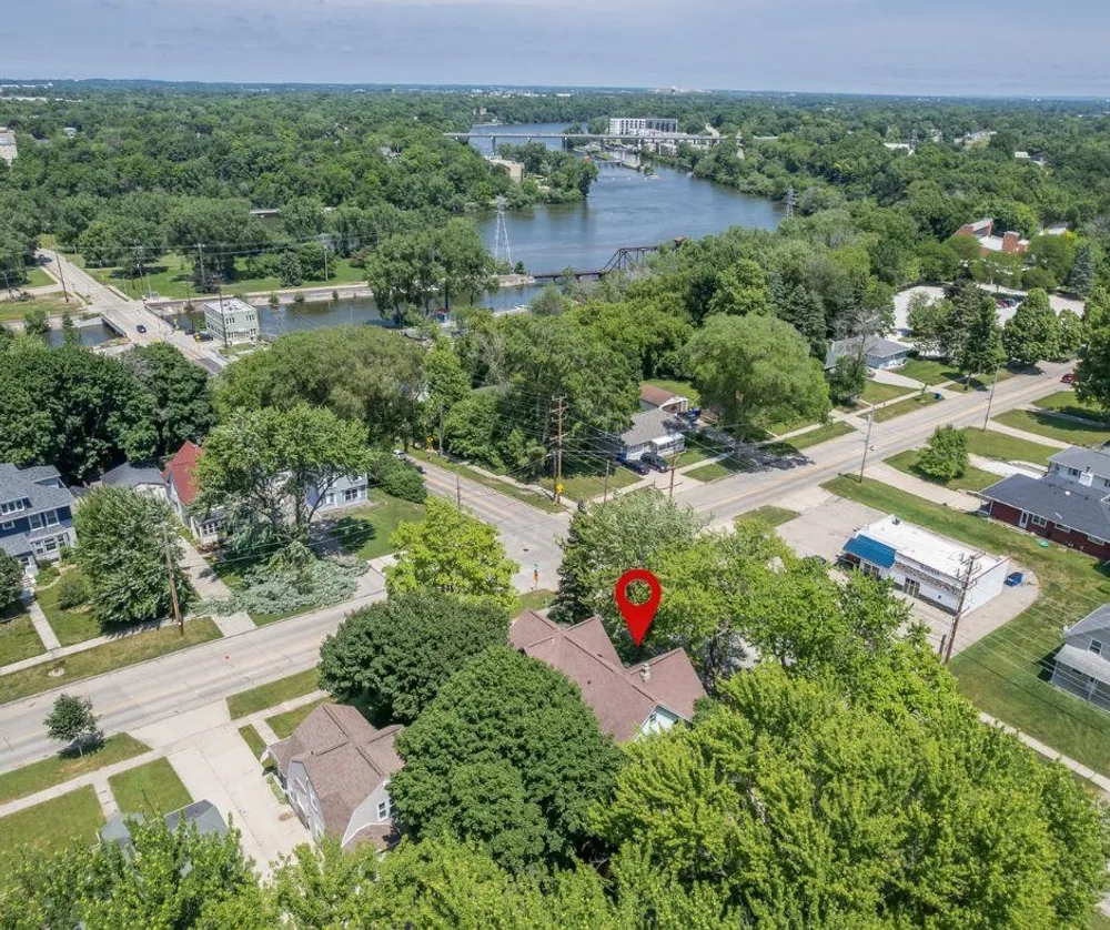 1001 S Lawe St, Appleton, WI 54915