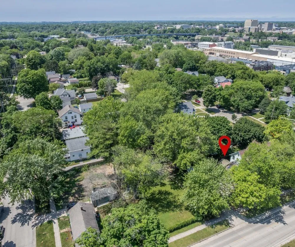 1001 S Lawe St, Appleton, WI 54915