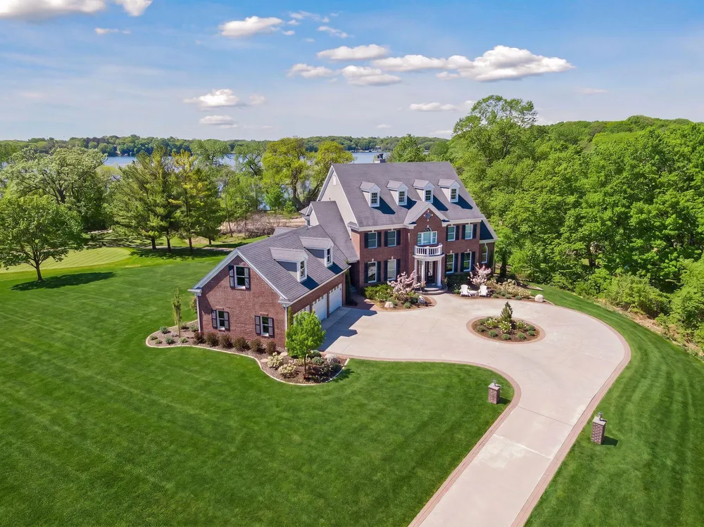 18482 Bearpath Trail, Eden Prairie, MN 55347