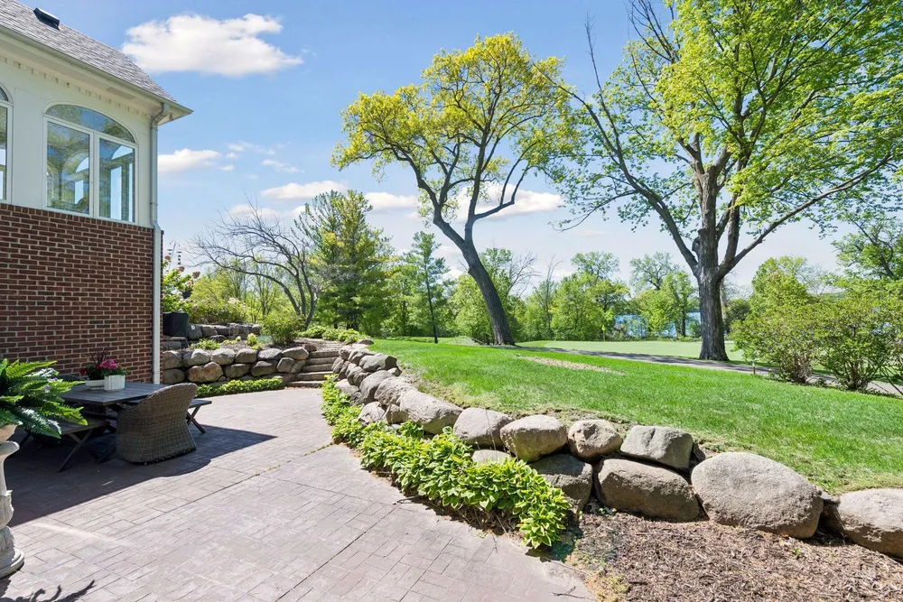 18482 Bearpath Trail, Eden Prairie, MN 55347