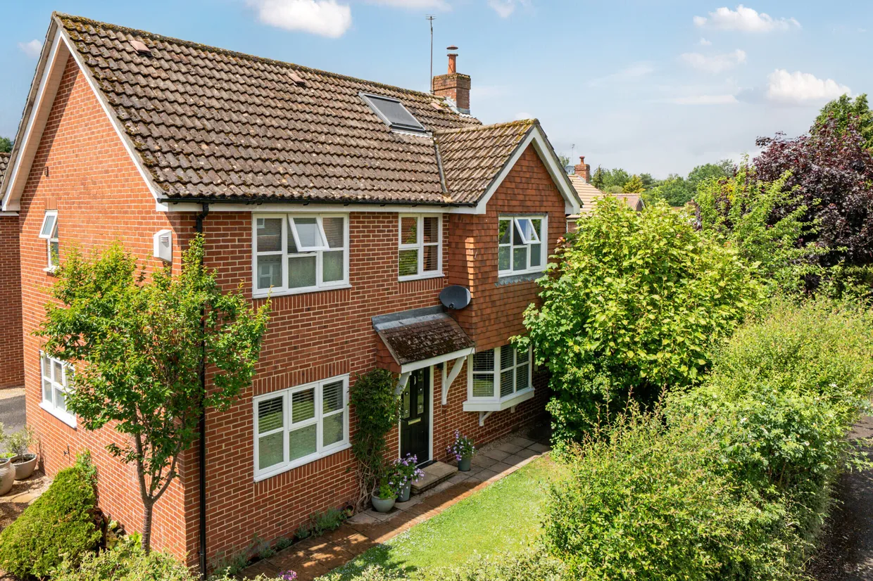 Bircholt Road, Liphook, GU30 photo 1