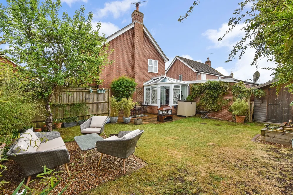 Bircholt Road, Liphook, GU30 photo 2
