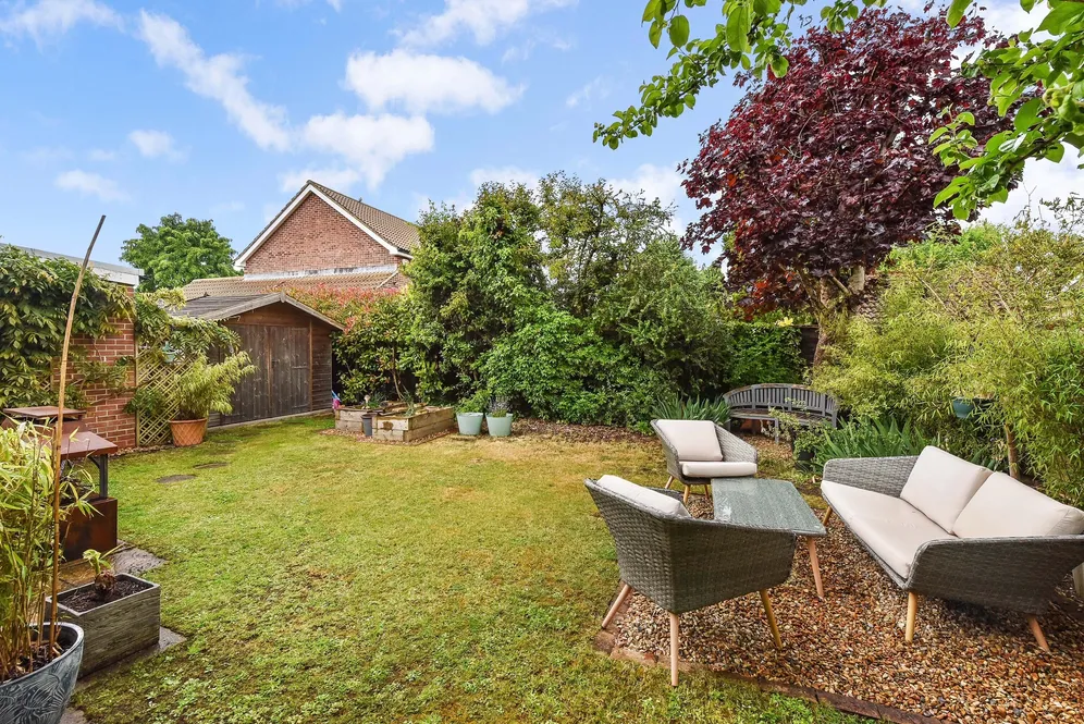 Bircholt Road, Liphook, GU30 photo 9