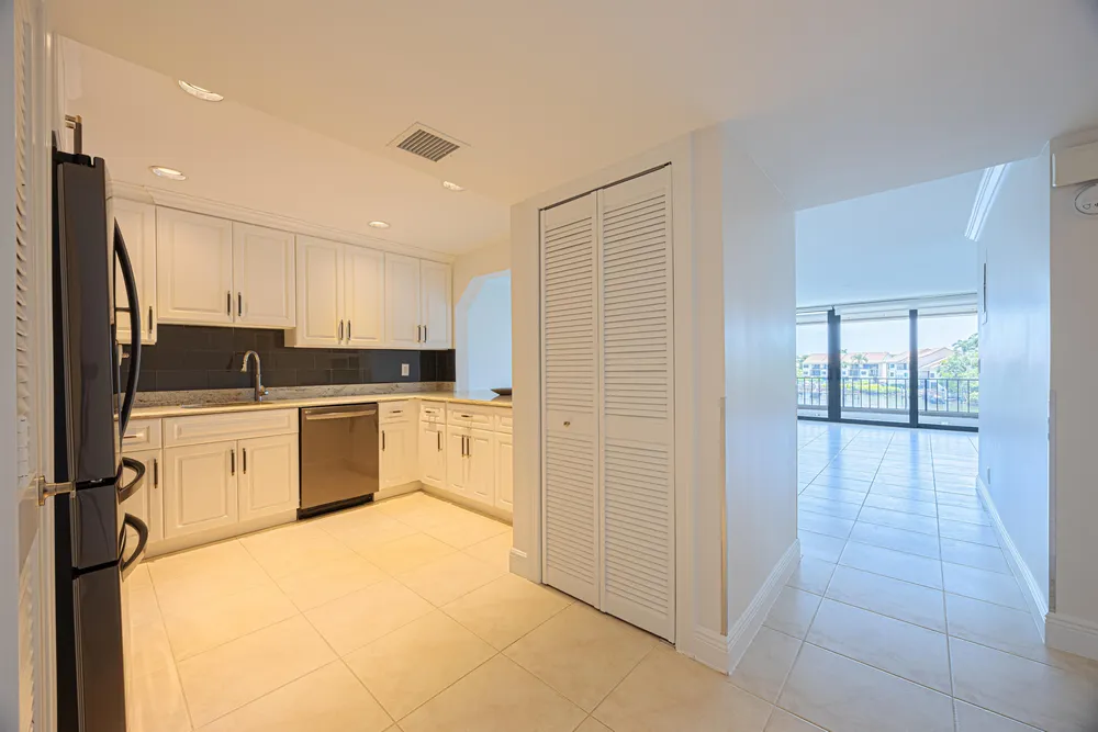 801 Palm Trail, Delray Beach, FL 33483