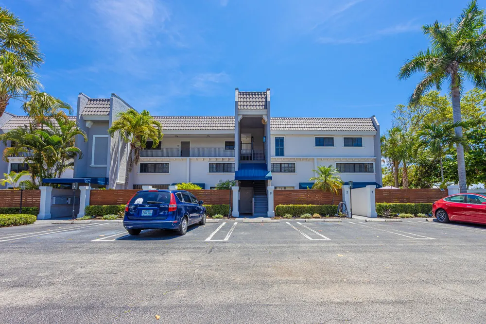 801 Palm Trail, Delray Beach, FL 33483