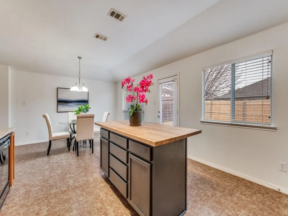 800 Mahogany Dr, Anna, TX 75409