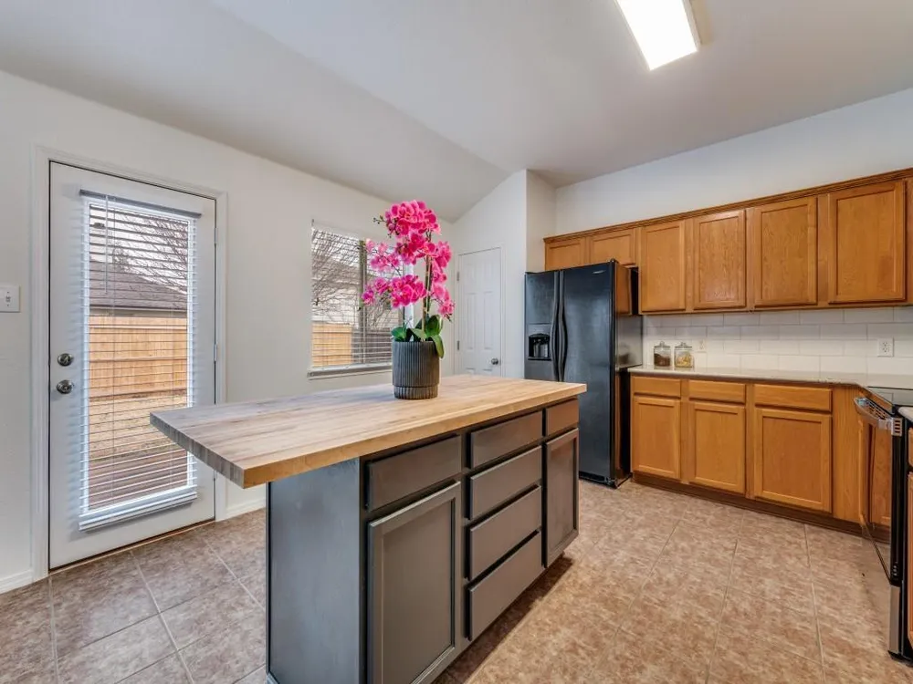 800 Mahogany Dr, Anna, TX 75409