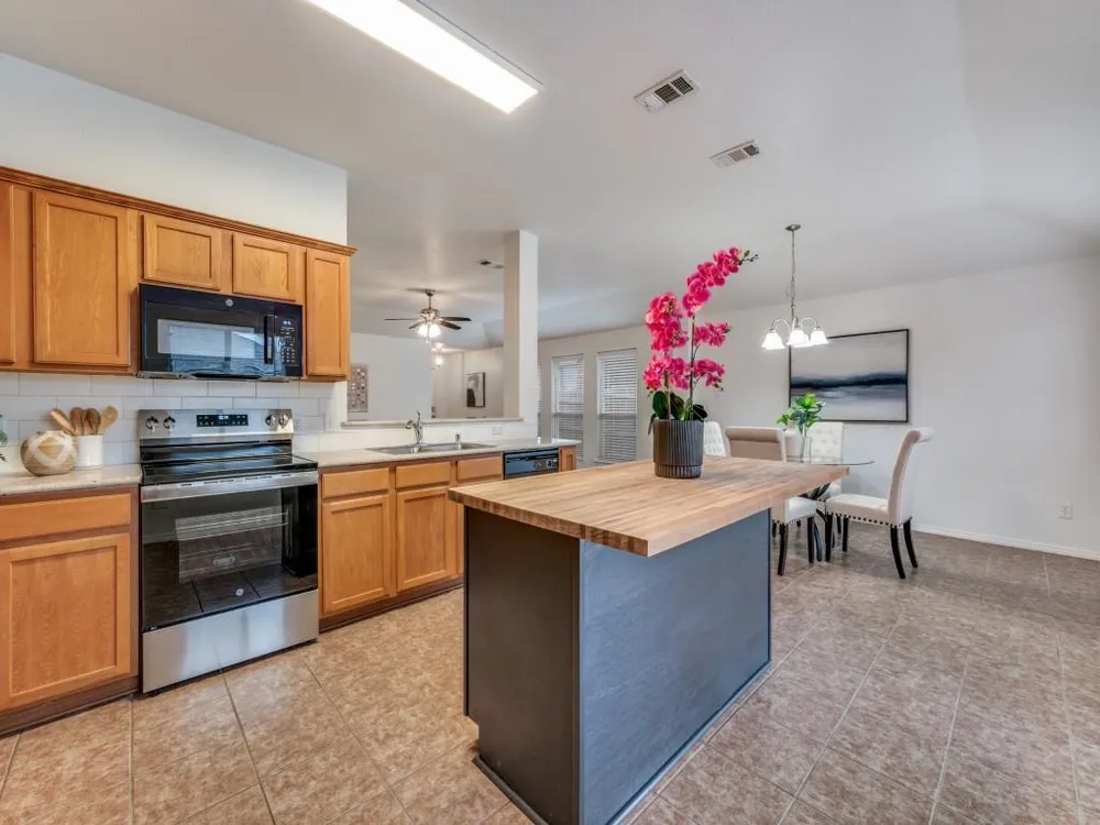 800 Mahogany Dr, Anna, TX 75409